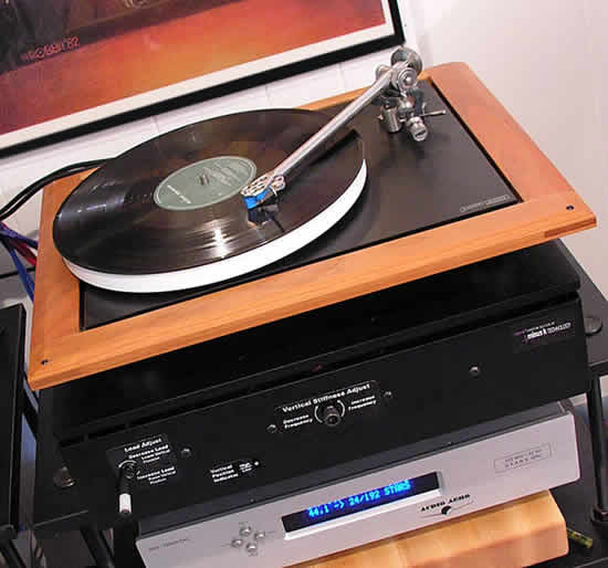 Audio Turntable on Minus K BM-8 Vibration Isolator