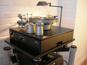 Simon York Turntable on Minus K Isolator Audiophile